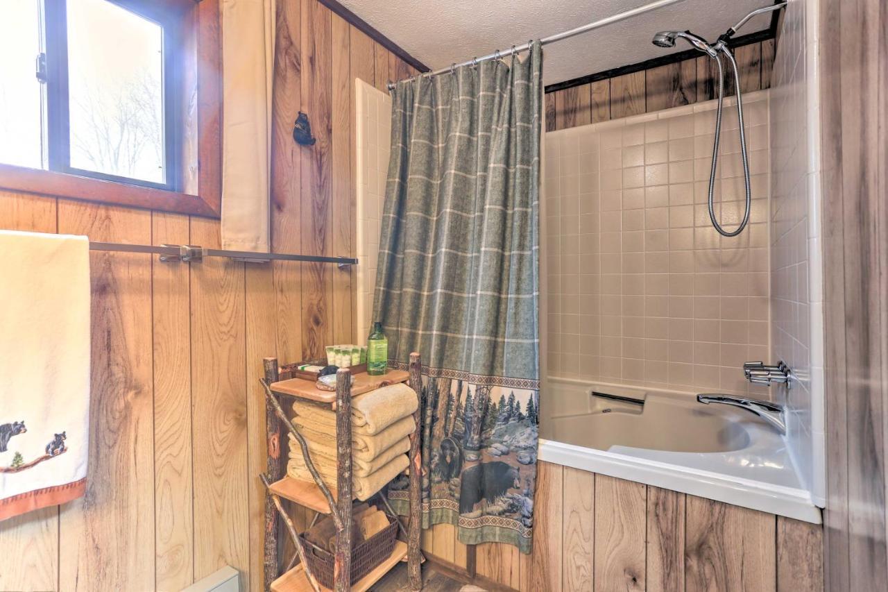 Bear Den Rustic Pocono Lake Home With Game Room! Экстерьер фото