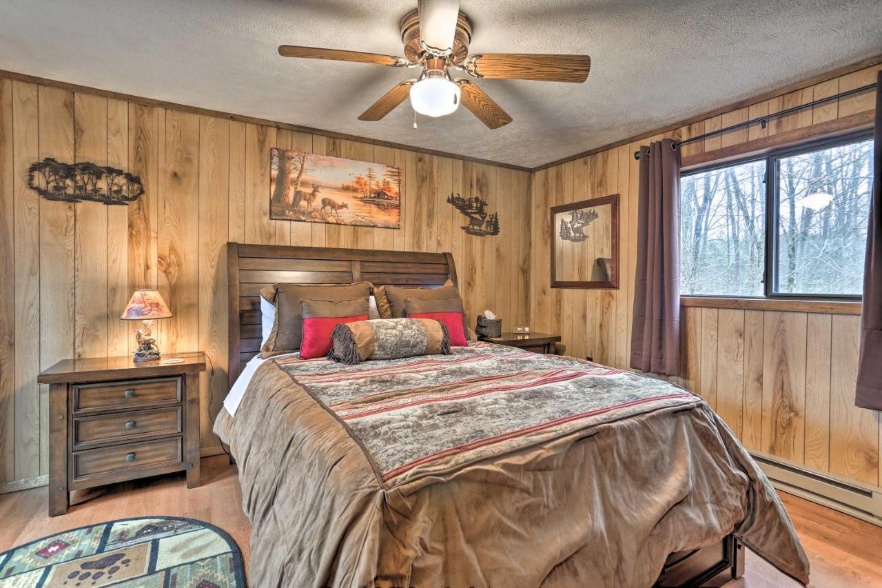 Bear Den Rustic Pocono Lake Home With Game Room! Экстерьер фото